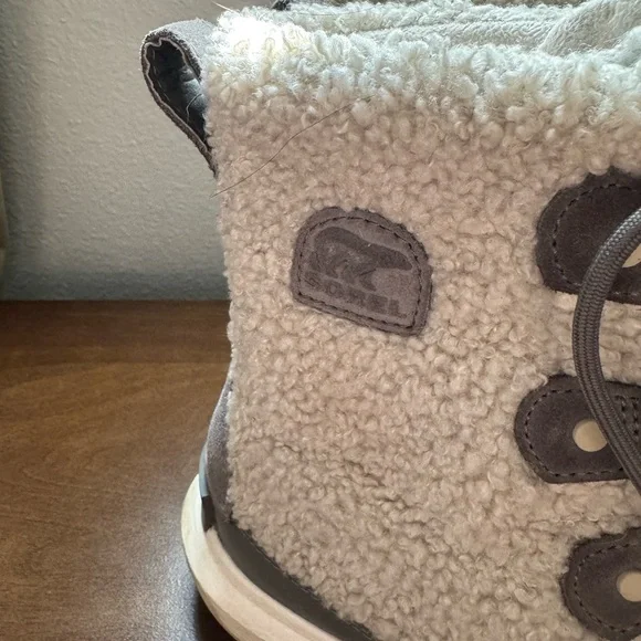 Sorel Gray and White Fleece-Lined Boots - Picture 2 of 7